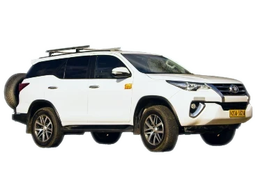 Toyota Fortuner SUV 4x4 2.8 AT Diesel zur Miete in Namibia verfügbar.